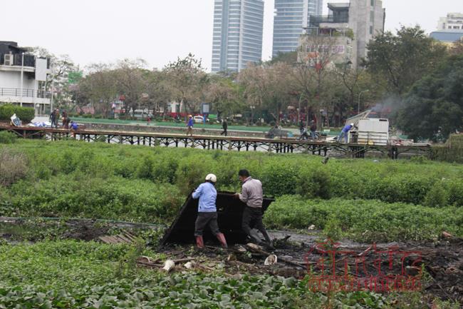 Tiếp tục phá dỡ công trình vi phạm tại khu vực nhà nổi, du thuyền Hồ Tây ảnh 7